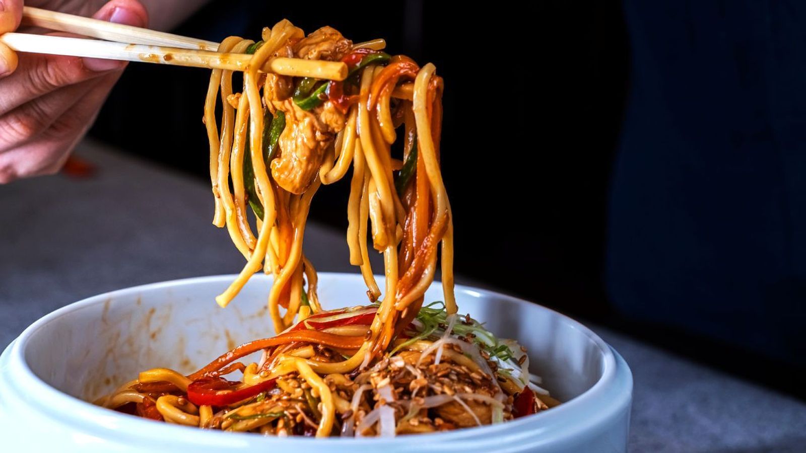 Fideos chinos con pollo y verduras