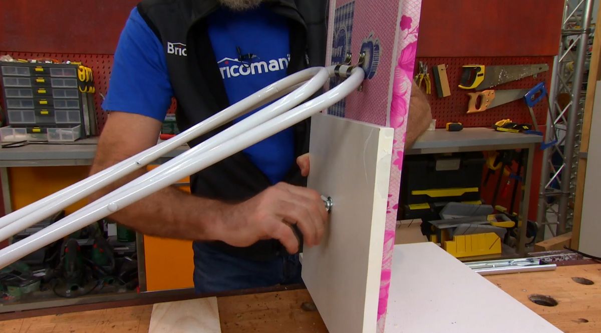 Armario para tabla de planchar oculta paso 10