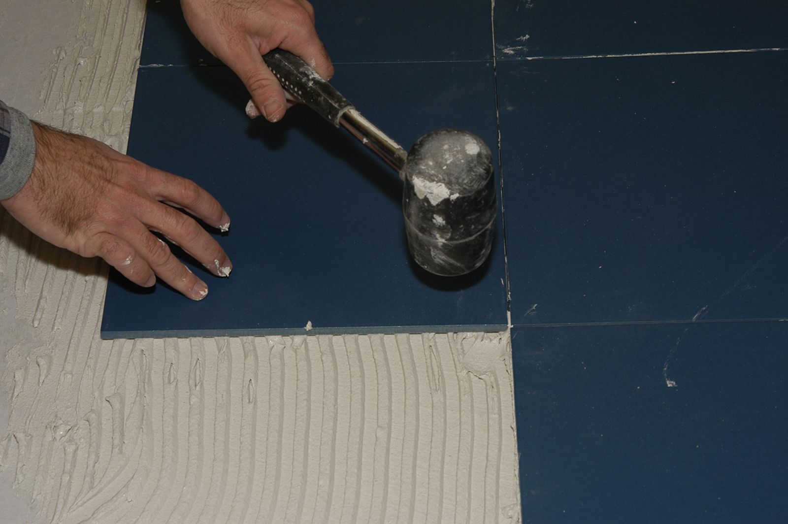 Alicatado del suelo del baño paso 5