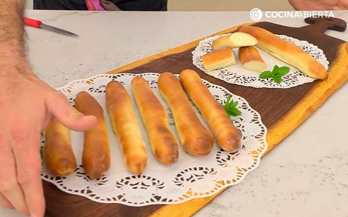 Sirve y decora con hojas de menta