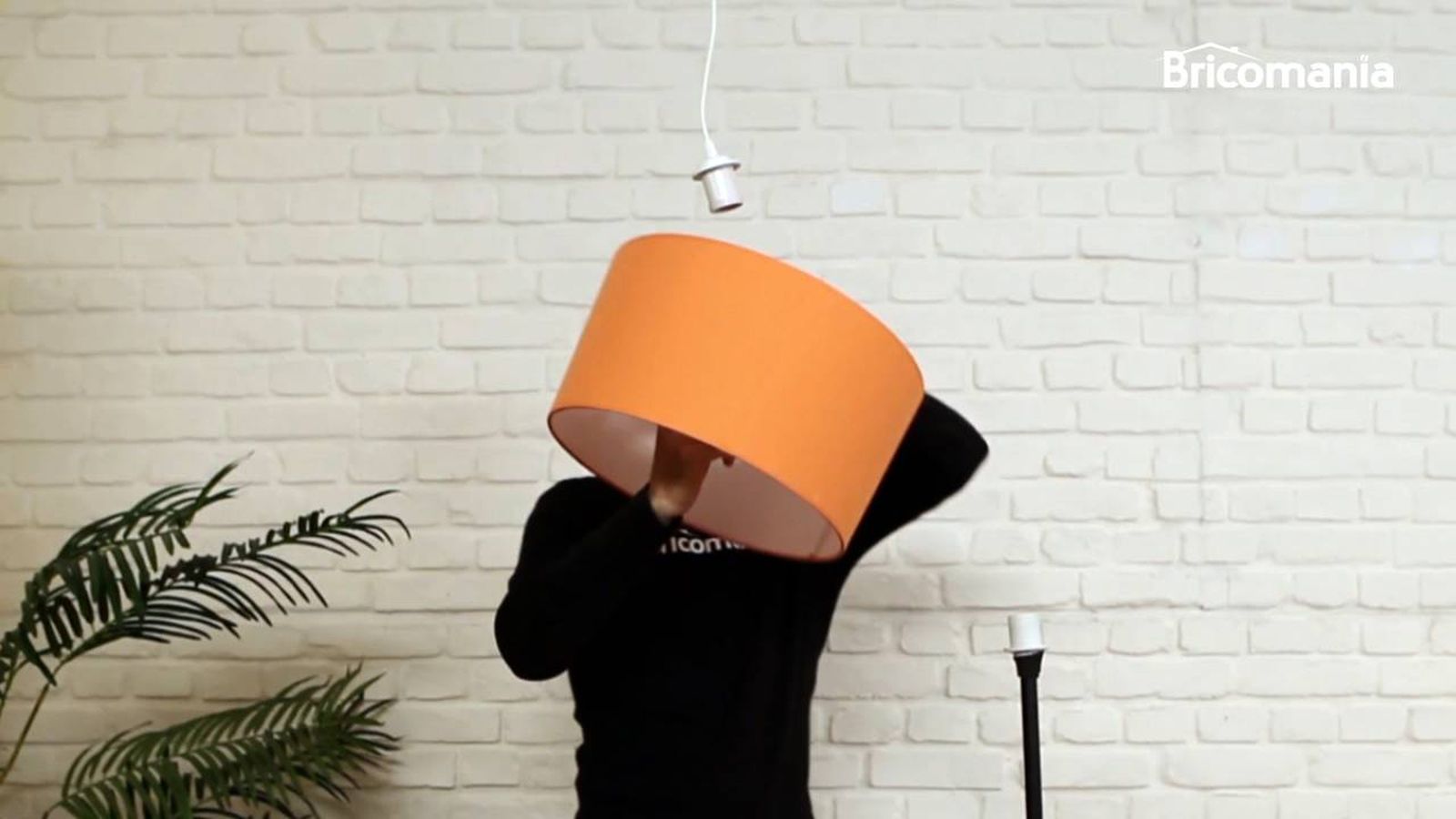 Cambiar la pantalla de la lámpara del techo