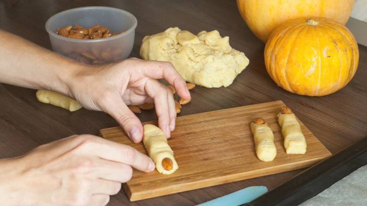 dedos de bruja halloween hacer masa dar forma