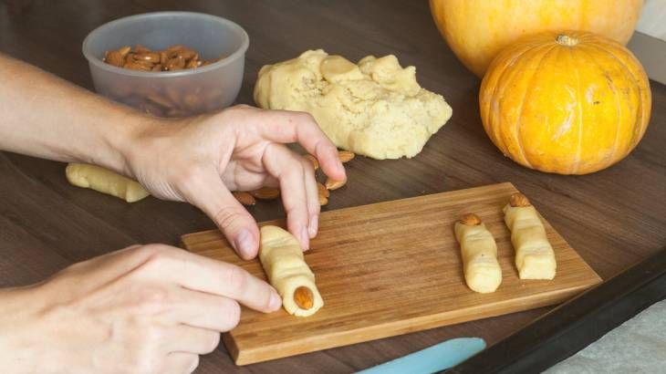 dedos de bruja halloween hacer masa dar forma