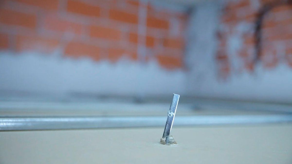 Tipos de tacos para el techo paso 5