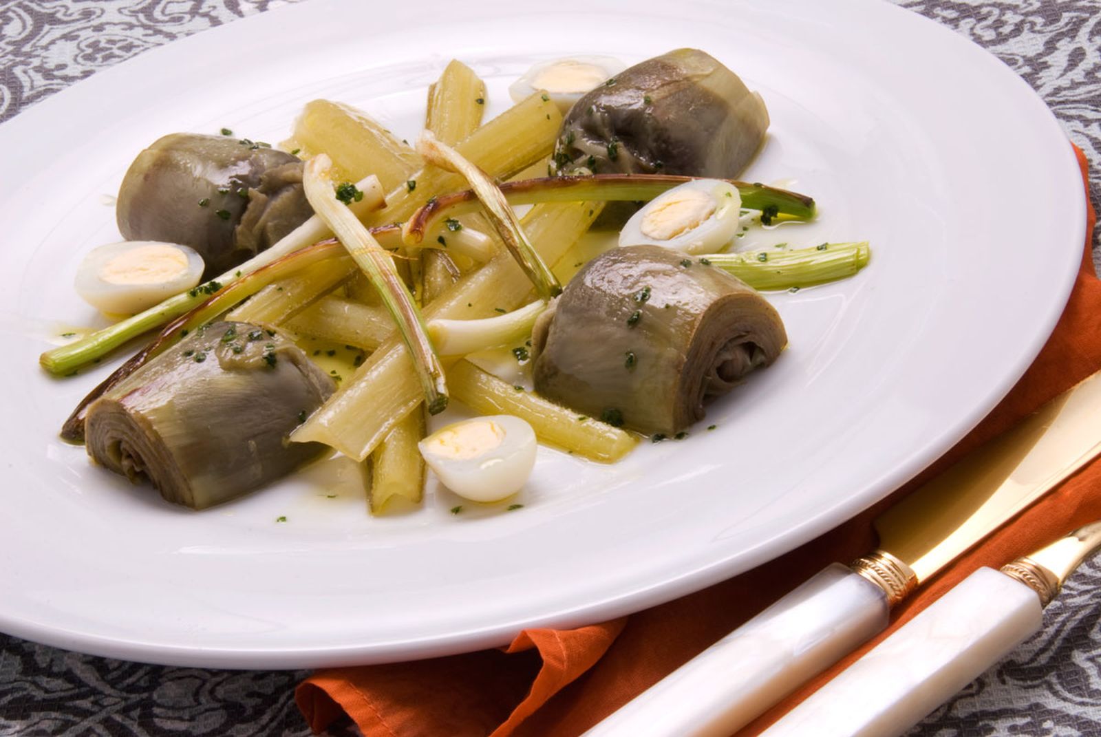 285 Menestra de alcachofas, borraja y ajos frescos (4900)