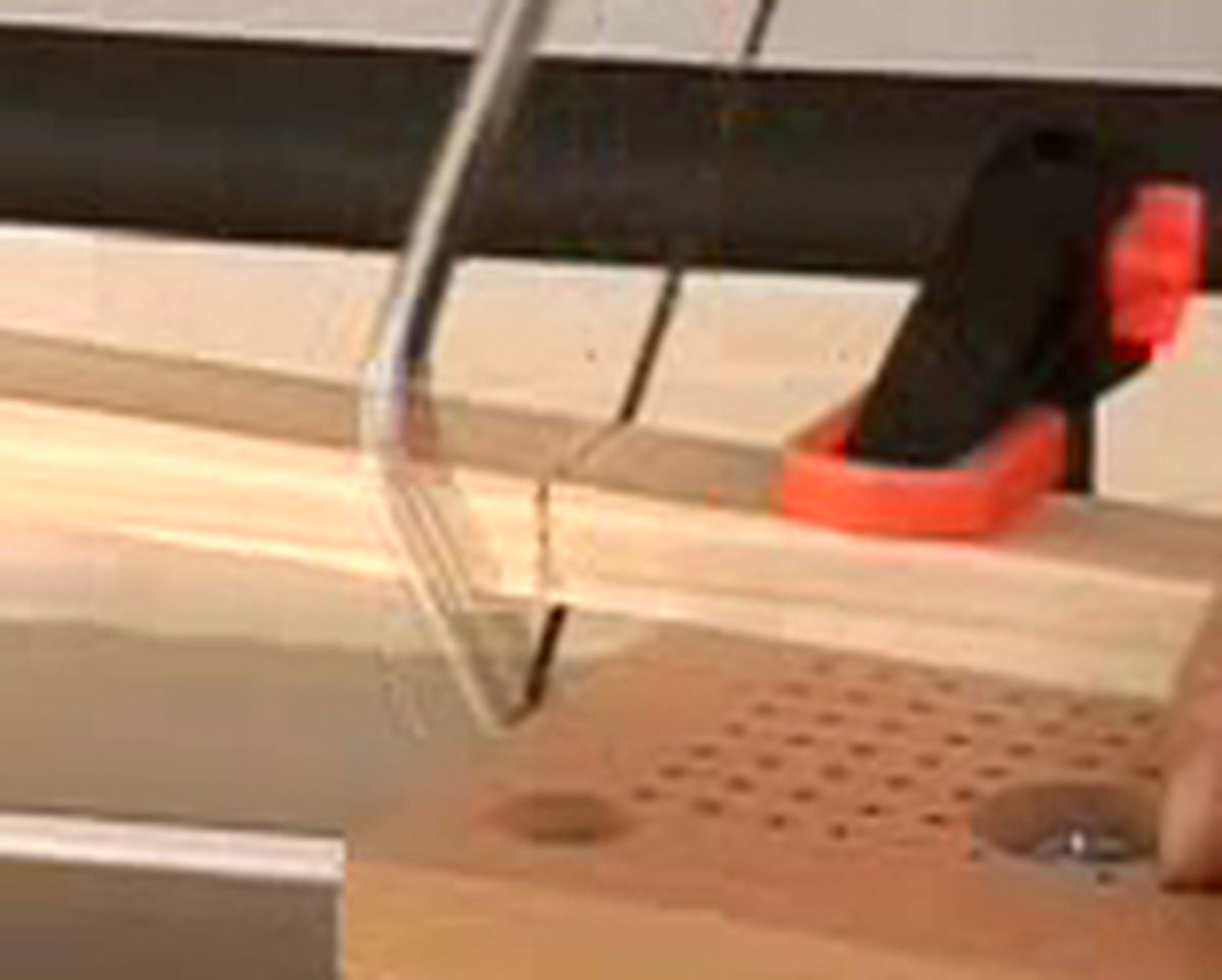 Cambiar el muelle neumático del maletero p1