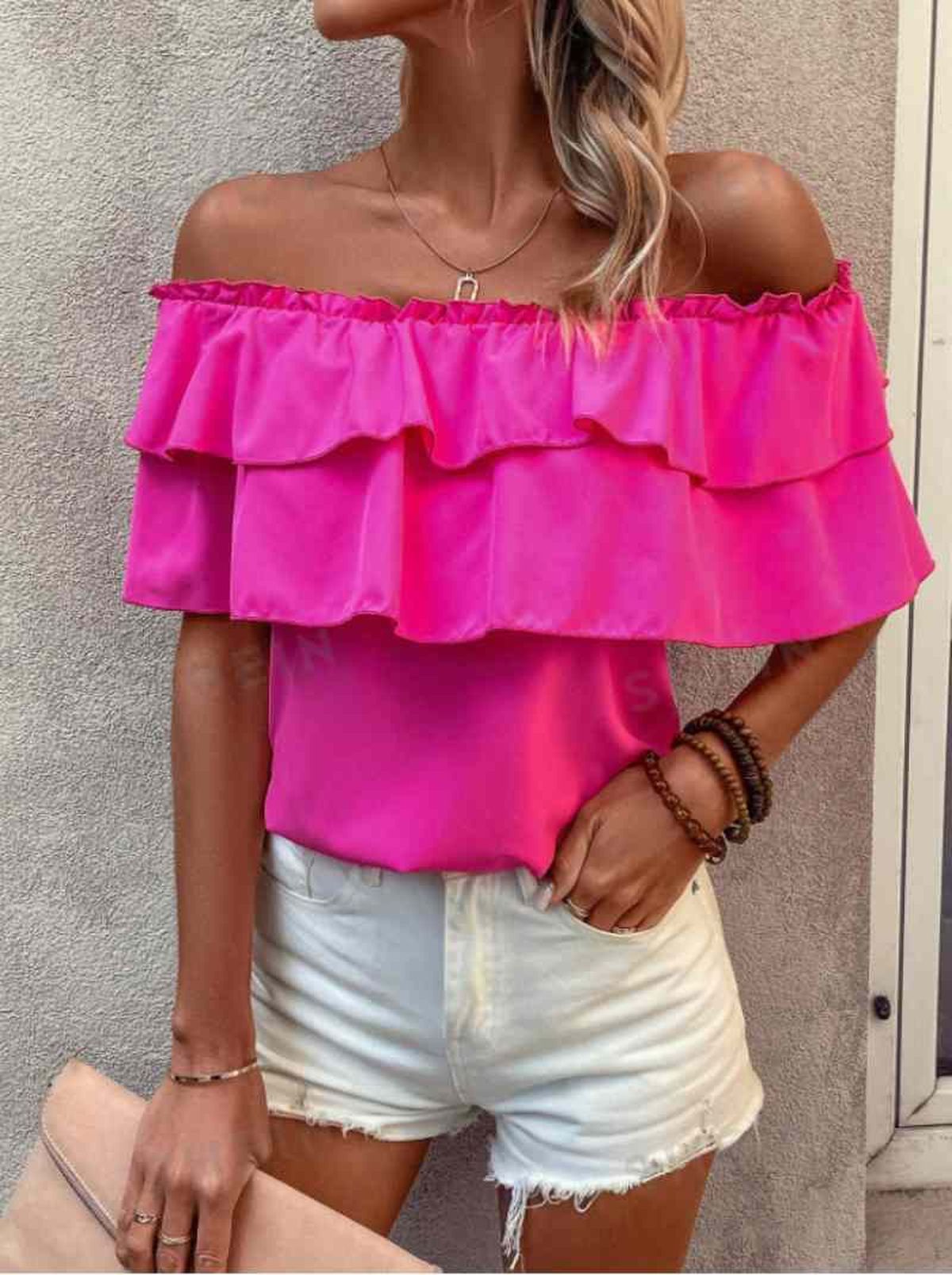 Top con volantes en fucsia flúor