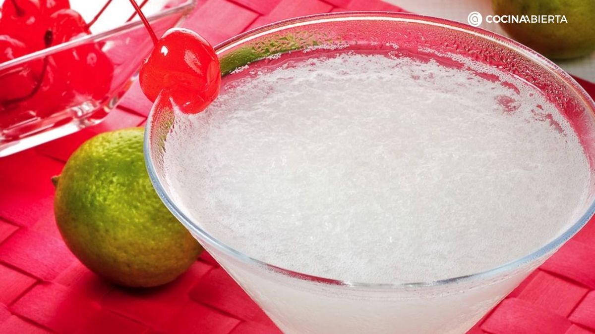 El daiquiri es un cóctel clásico de origen cubano a base de ron, azúcar y limón