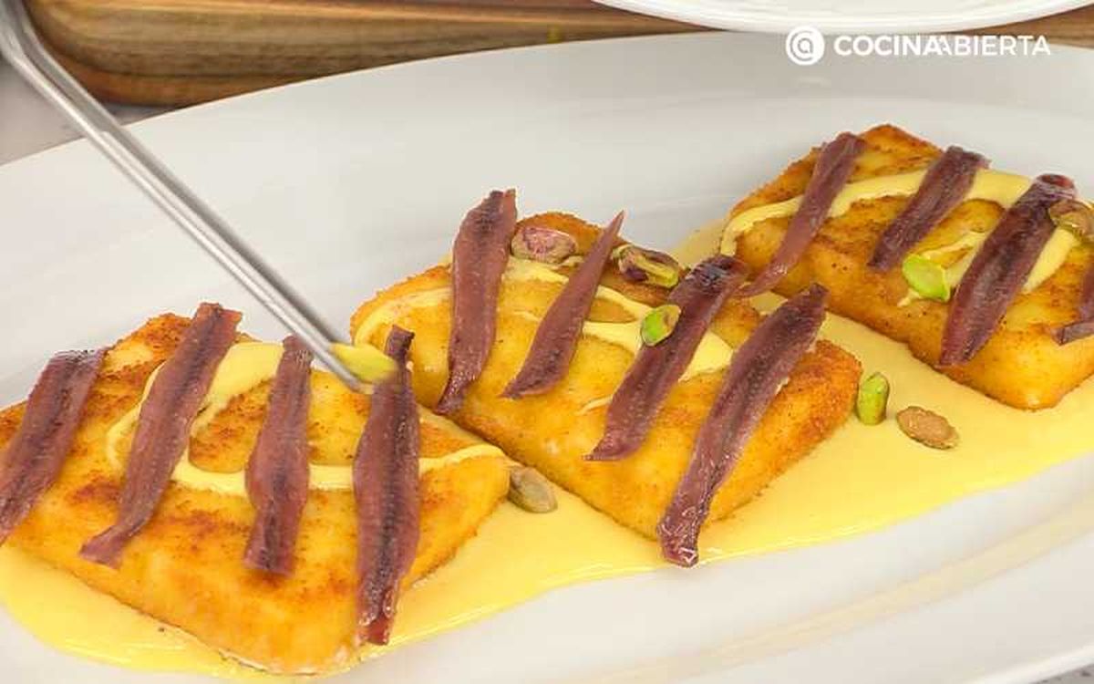 Sirve con anchoas y pistachos tostados