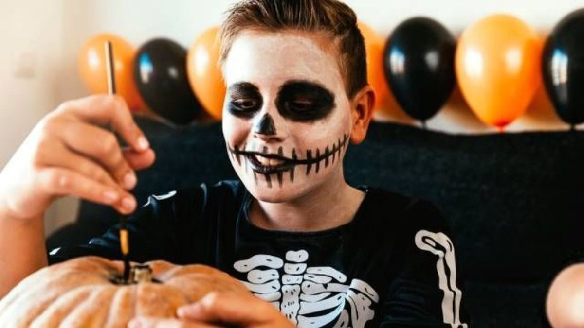 El maquillaje de calavera es perfecto para un disfraz de esqueleto