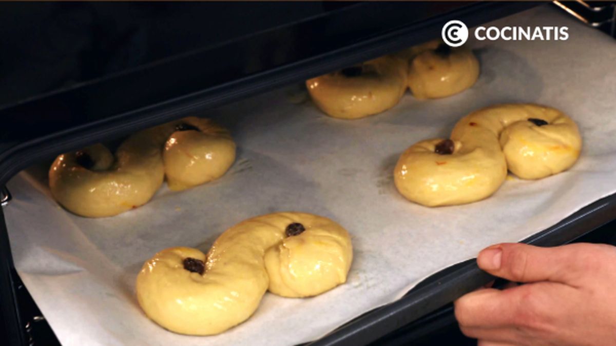 Receta de bollos suecos de Santa LucÃ­a  paso 6