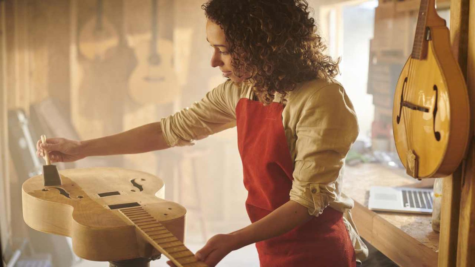 tipos de barniz para madera guitarra