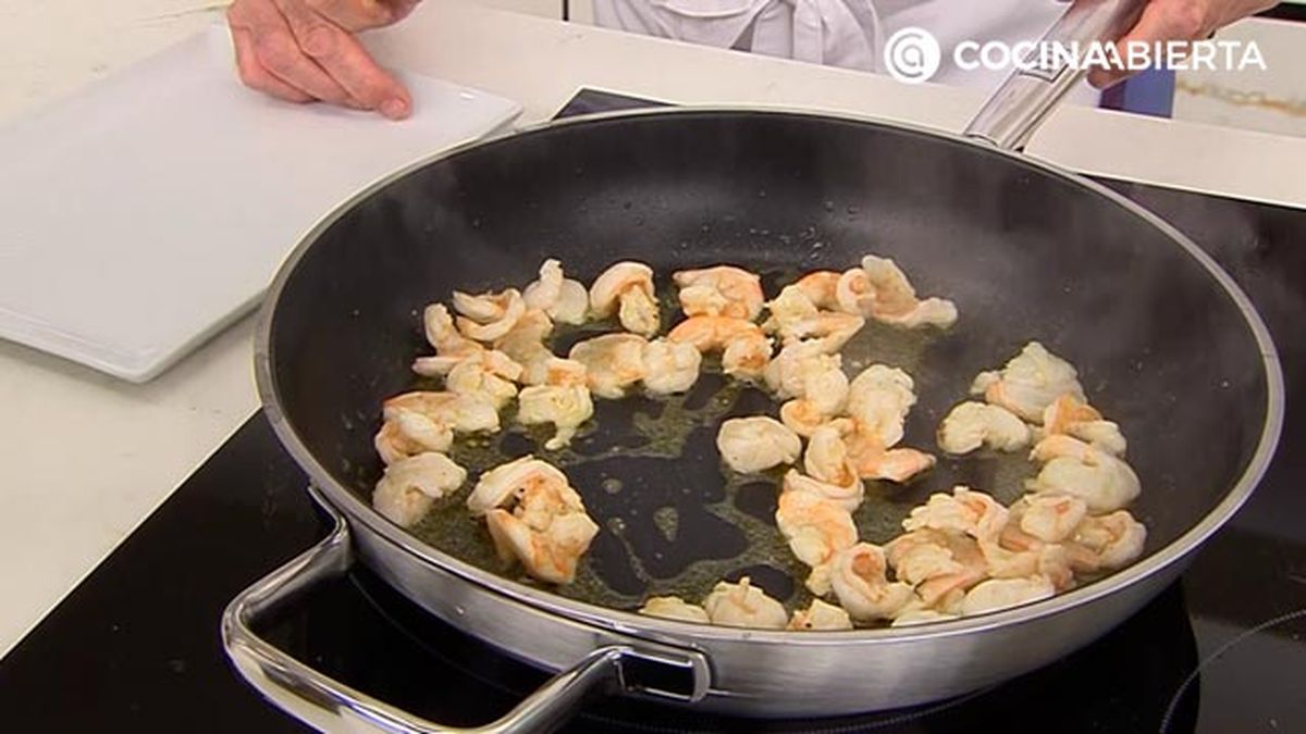 espaguetis de calabacin con langostinos receta karlos arguinano karl6765031 paso4