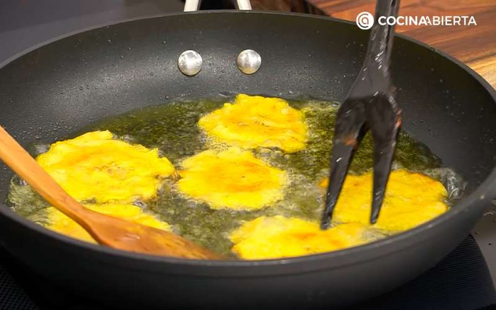 Fríe hasta que estén bien doradas y crujientes