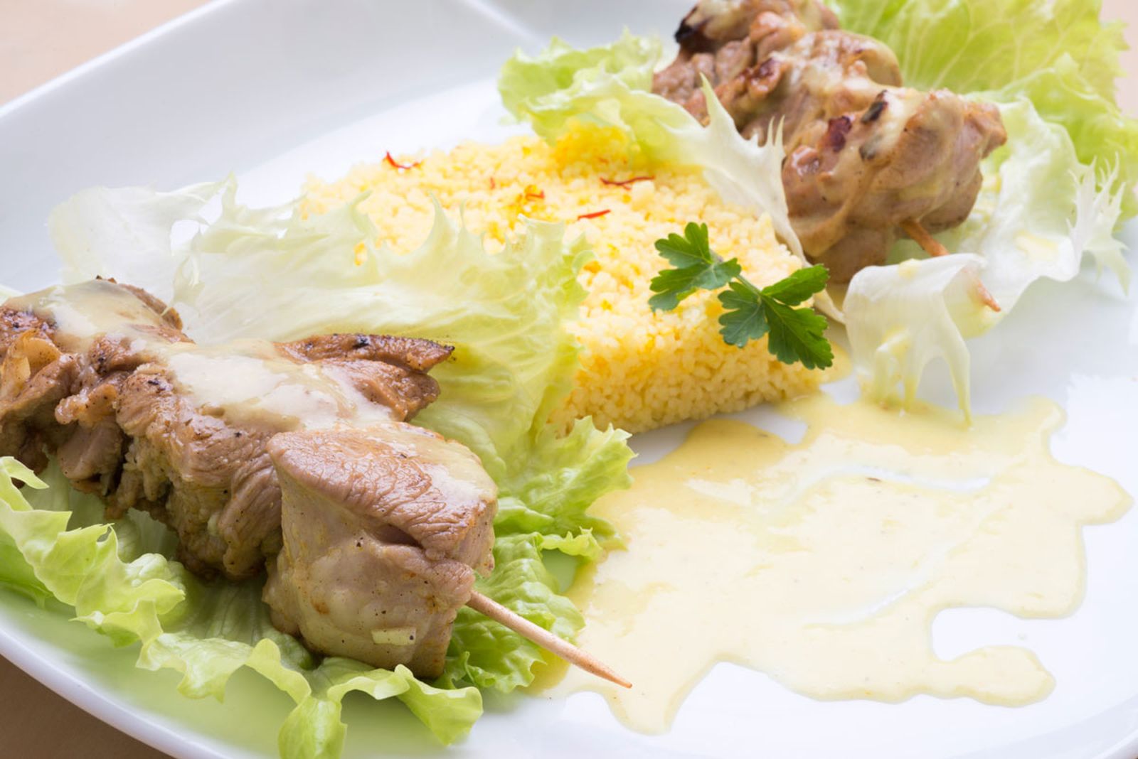 5349 Brochetas de cordero con cuscús (734) xl