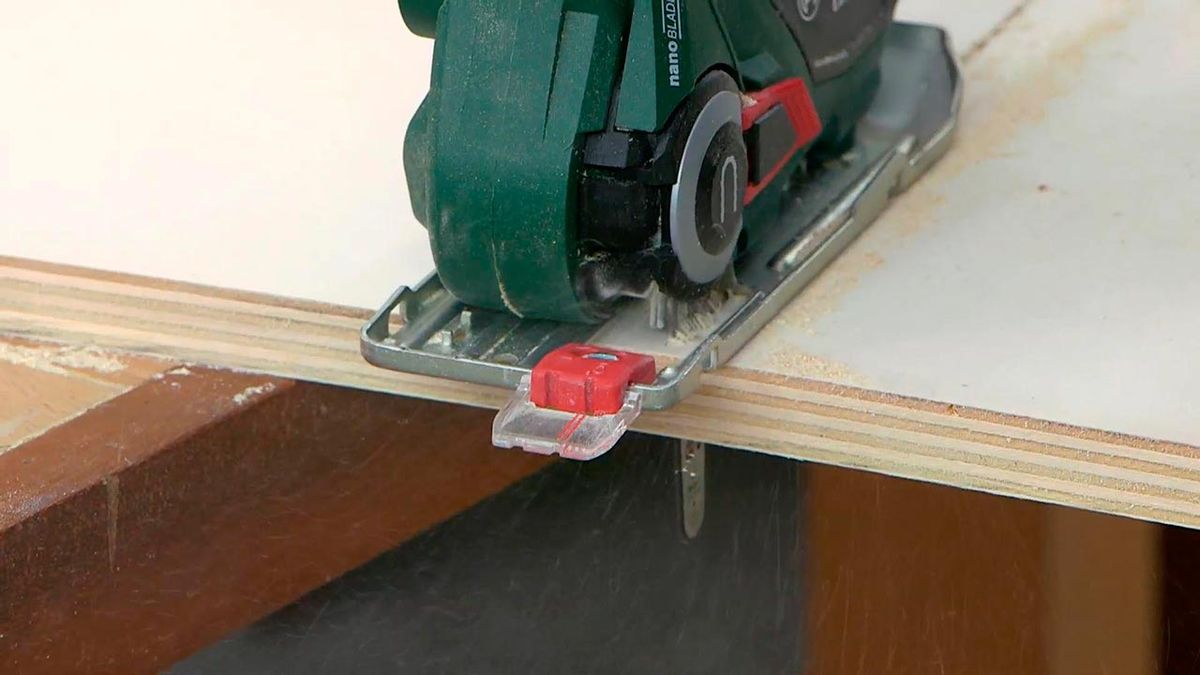 BRIC0953NV18 sofa bajo escalera paso2