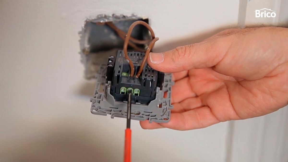 Colocar un interruptor regulador de luz paso 5