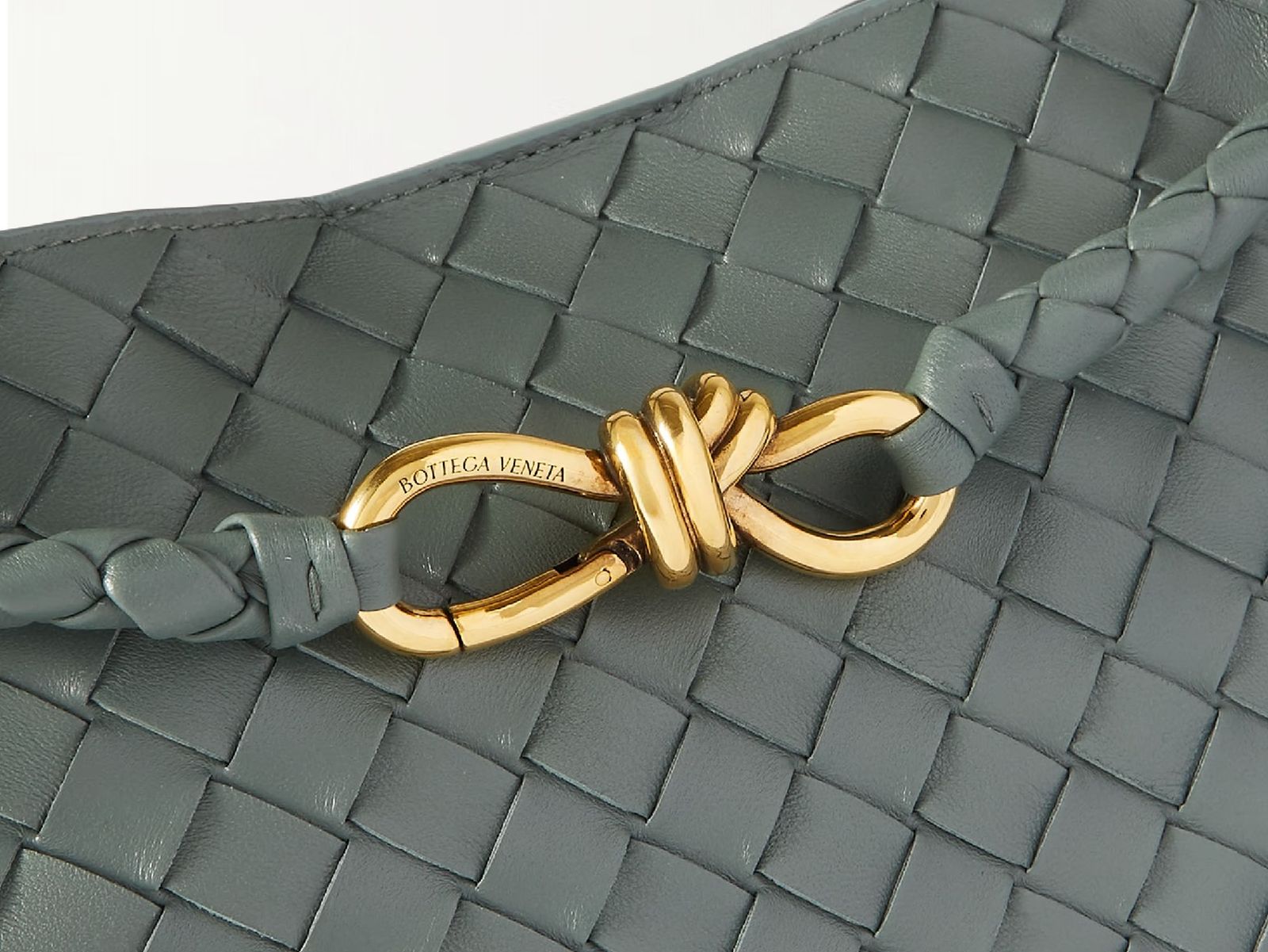 Detalle de un bolso trenzado de Bottega Veneta