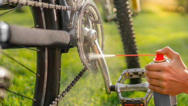 Limpiar la transmisión de la bicicleta