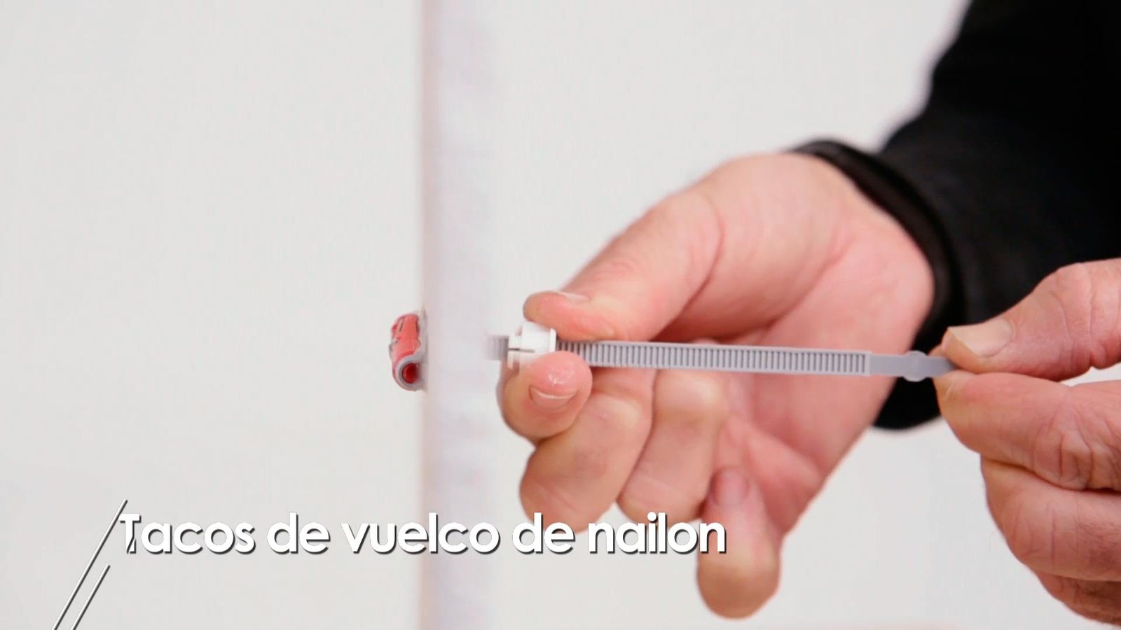 Cómo usar tacos de vuelco de nylon paso 3