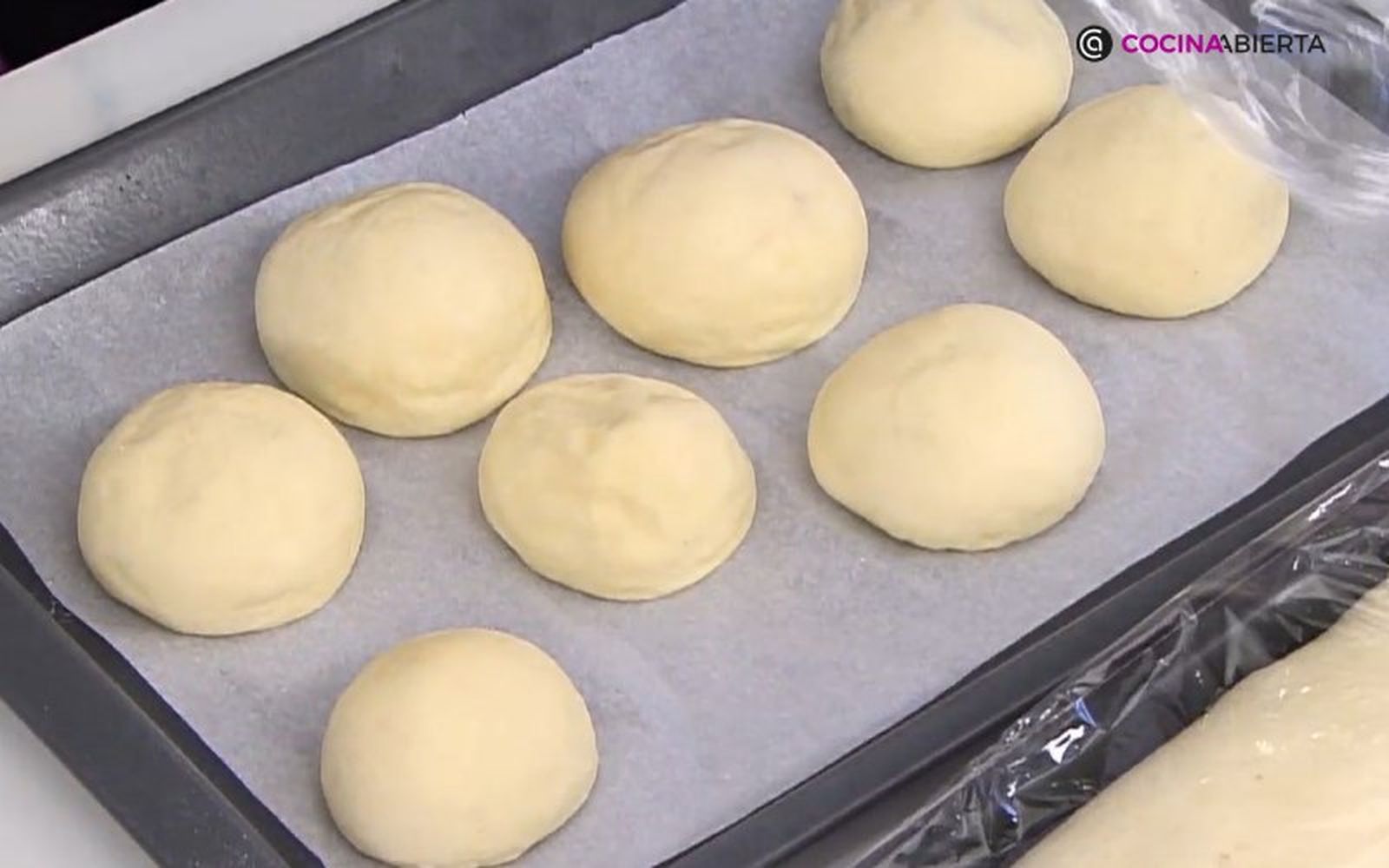 Los bollos de leche doblan su tamaño después del reposo