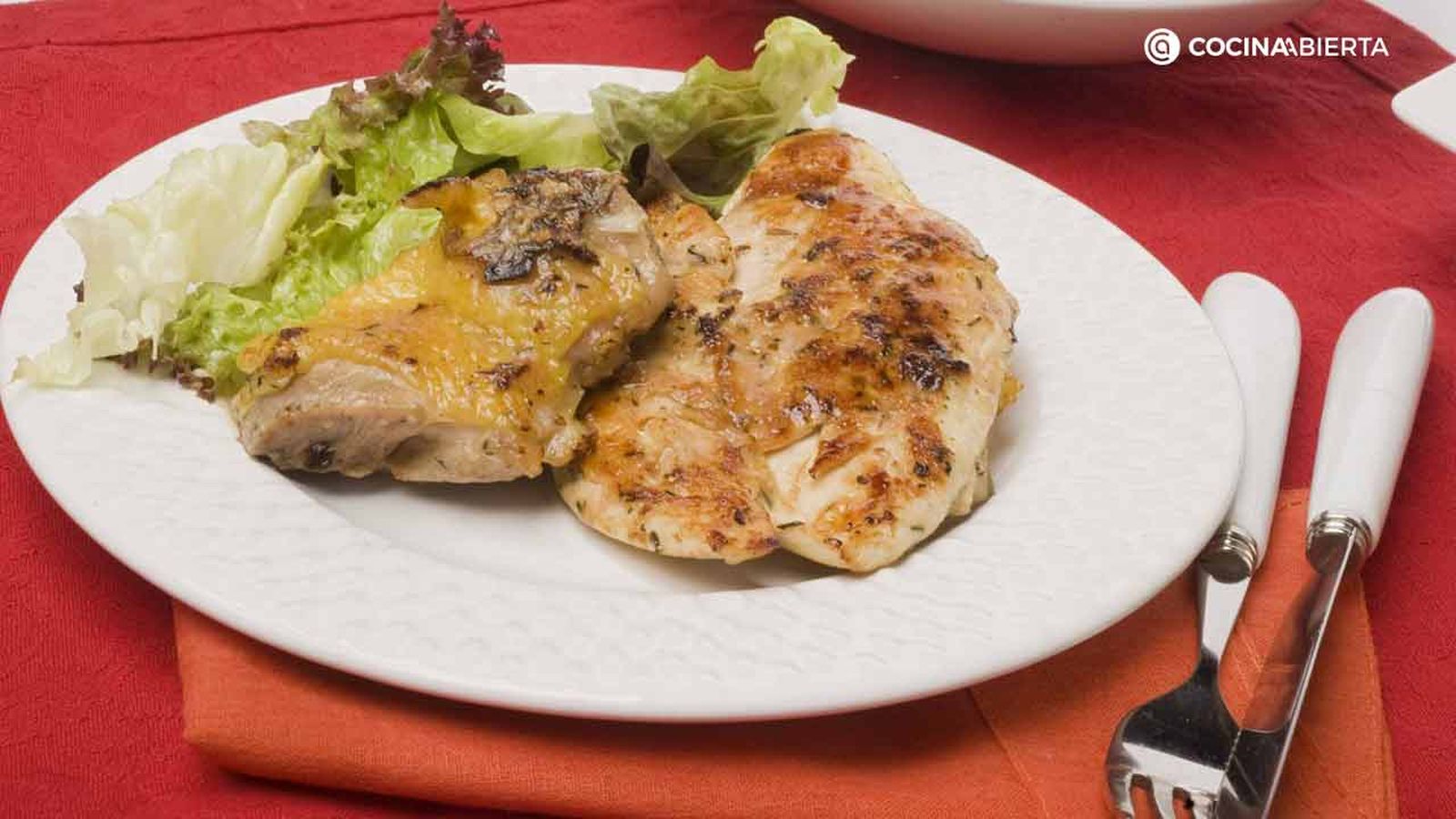pollo macerado con salsa de grosellas
