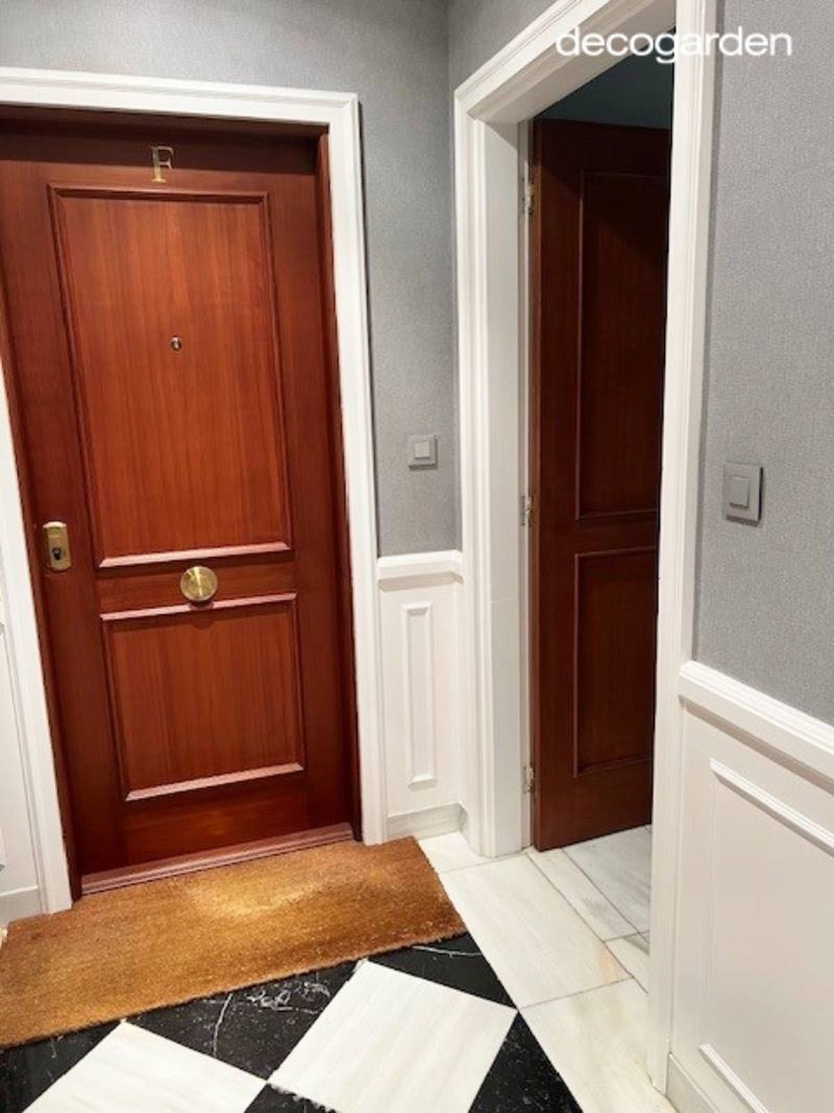 Puertas renovadas en acabado mate.