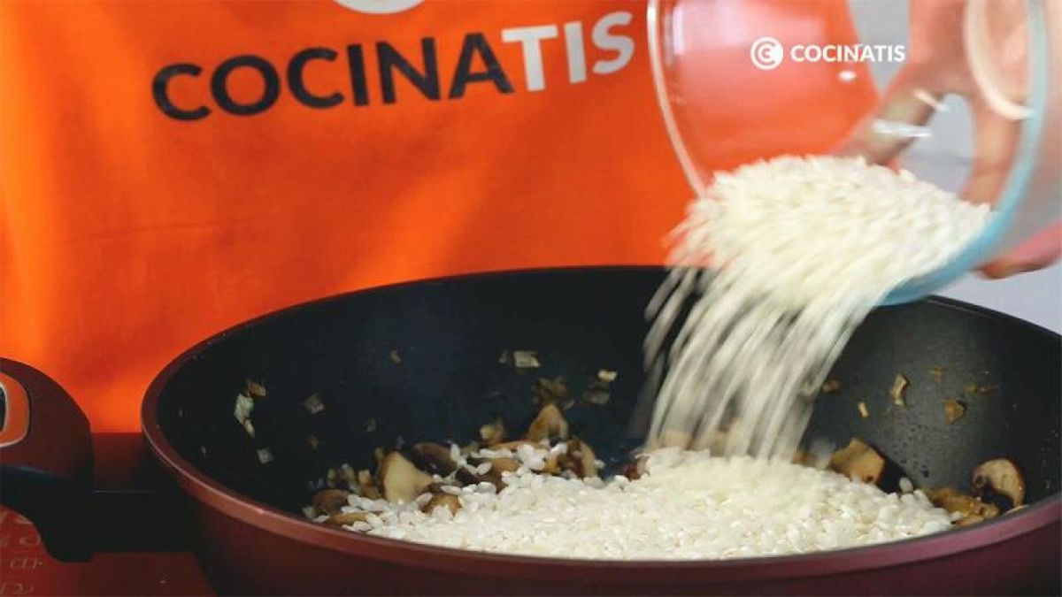 Añade el arroz
