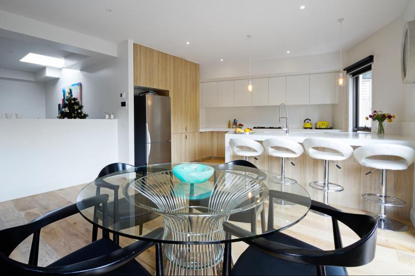 Mesa de cristal elegante e impecable