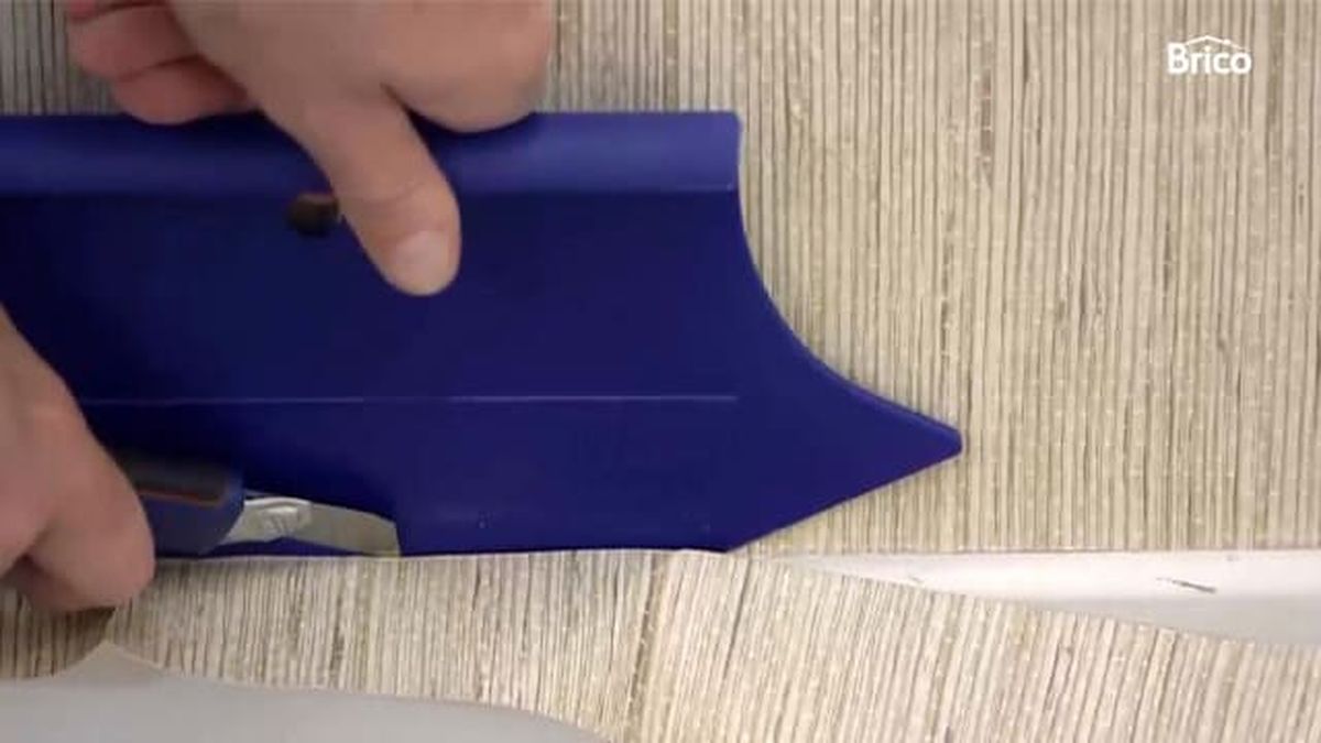 972 empapelar pared paso 7