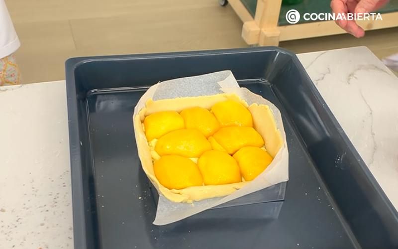Coloca los melocotones en almíbar