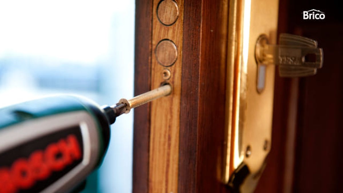 Bricomania 585 cambiar cerradura puerta blindada paso 6