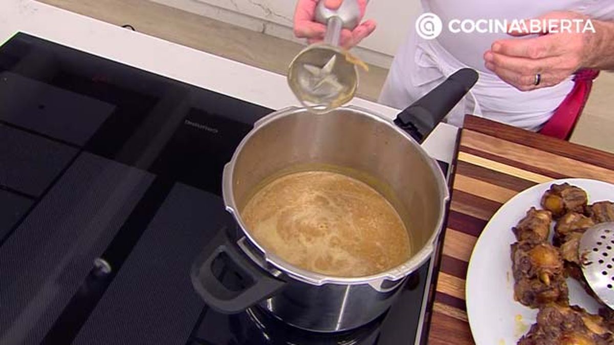 KARL7022 rabo castanas p6