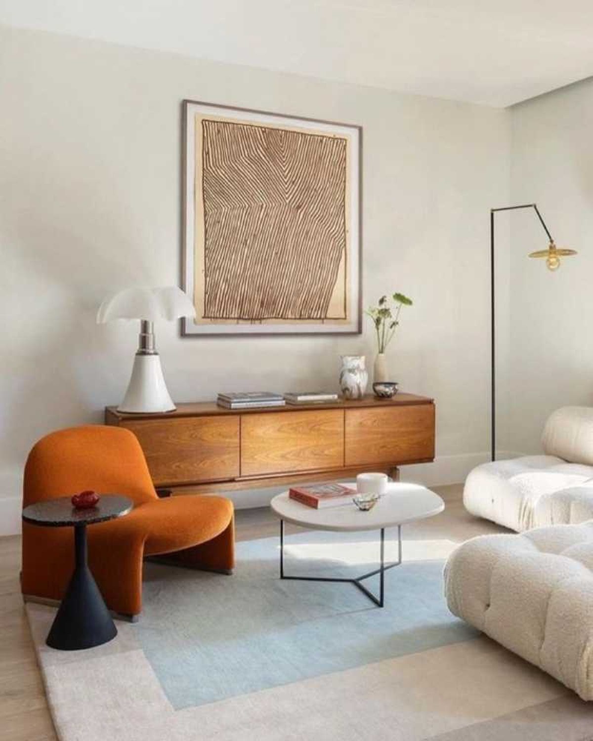 Salón con decoración vintage.