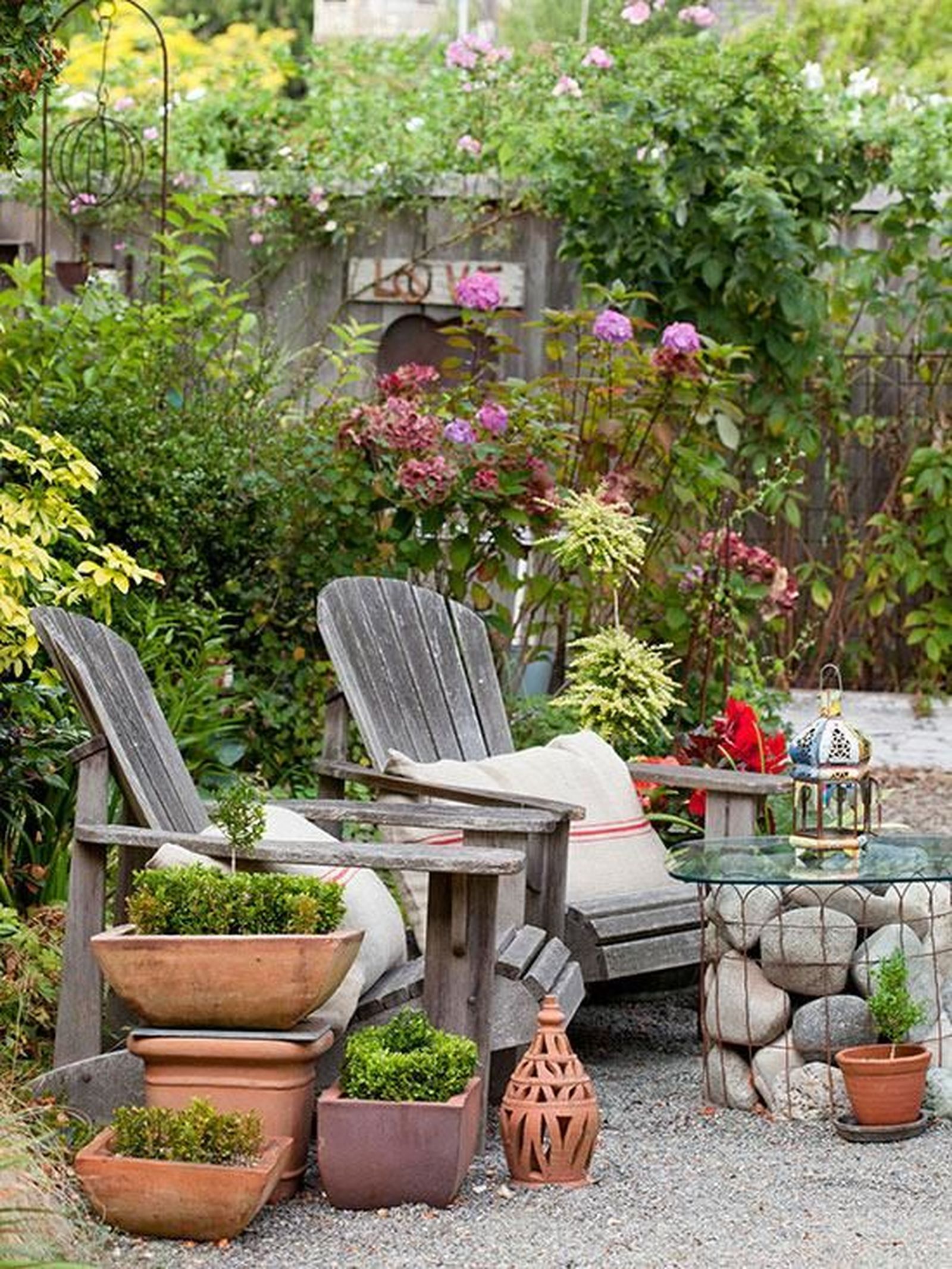 decorar jardin barato adornos viejos