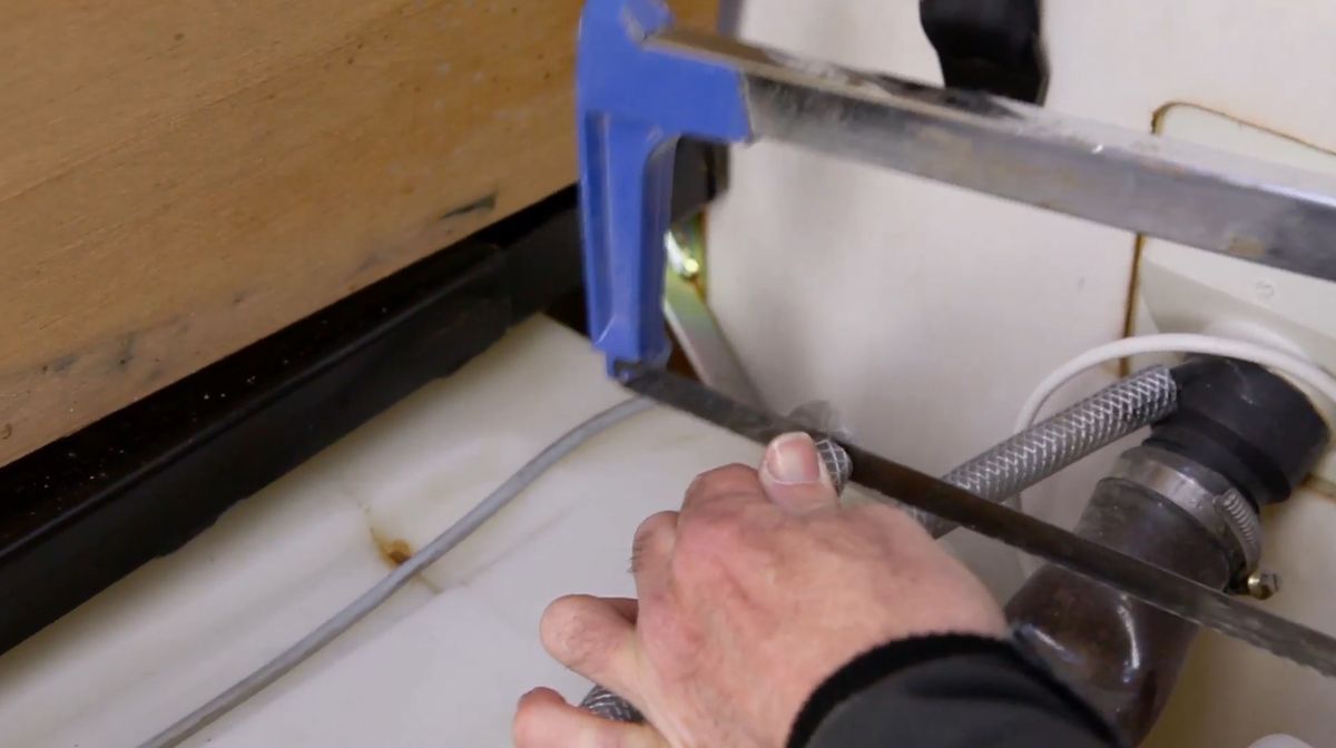 Colocar llave de paso en un tubo de plástico paso 1