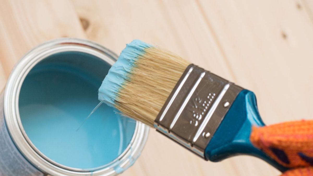 Bote de pintura azul