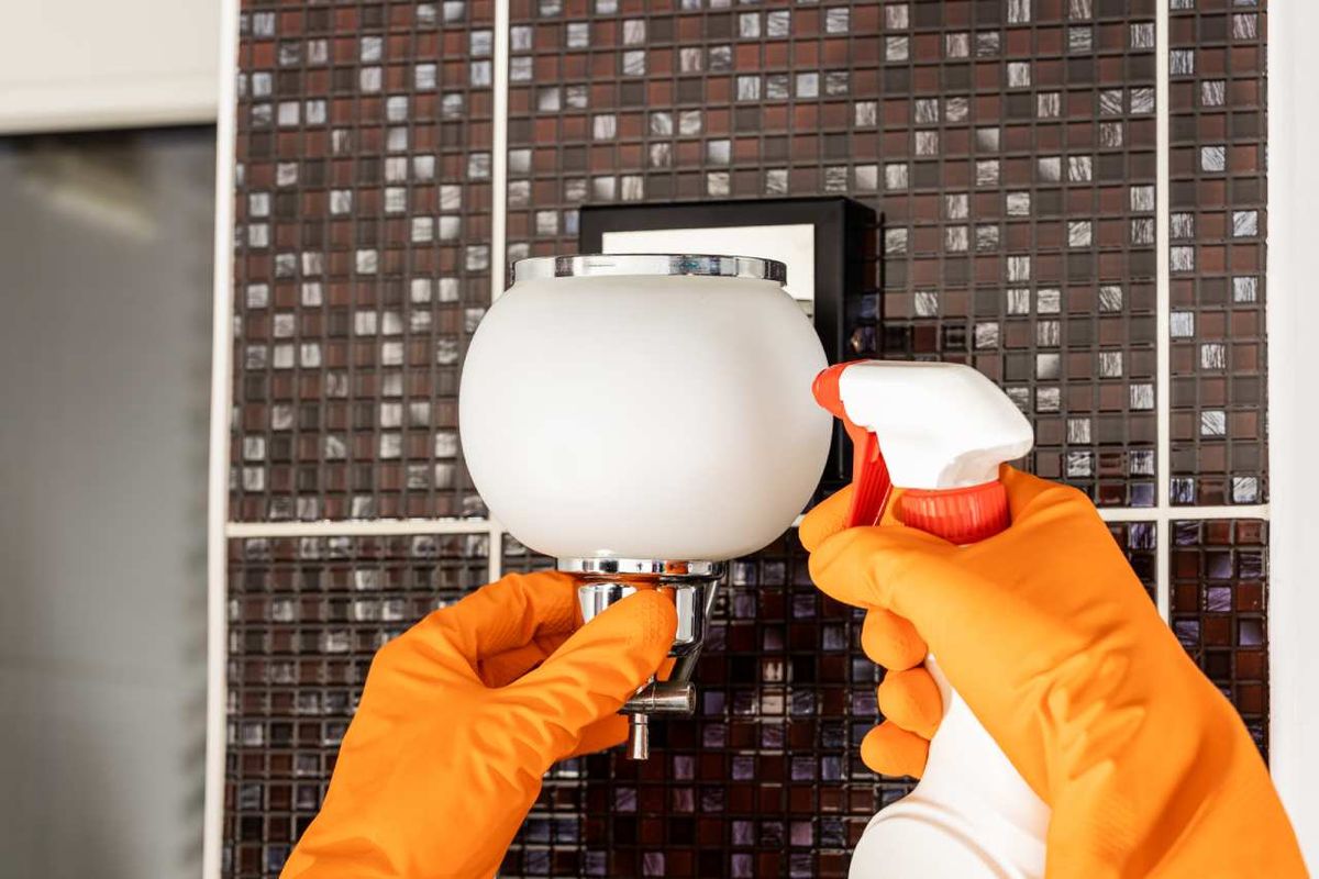 Mantener los focos limpios asegura una mejor iluminación