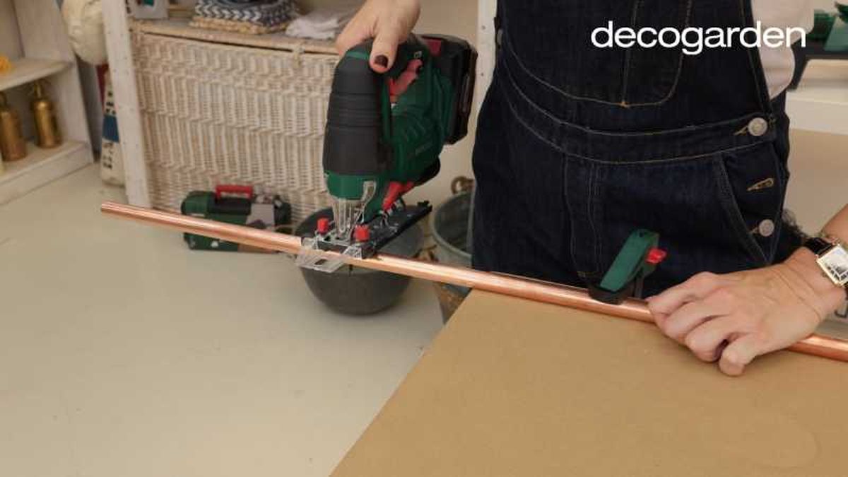 Paso uno para hacer un revistero casero.