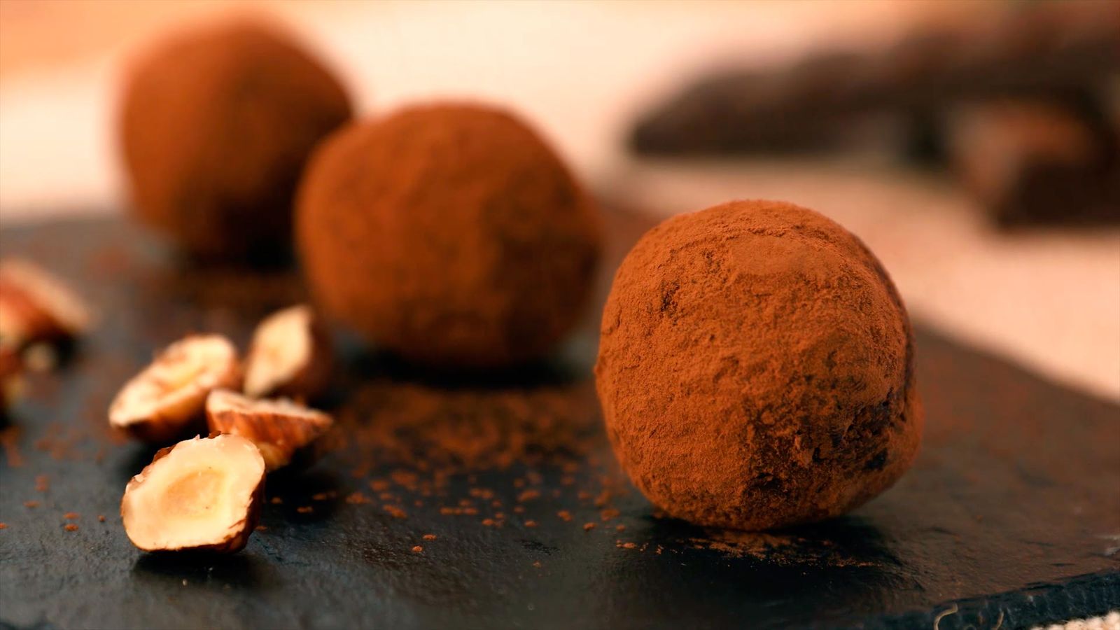 Receta de trufas veganas de cacao y avellanas