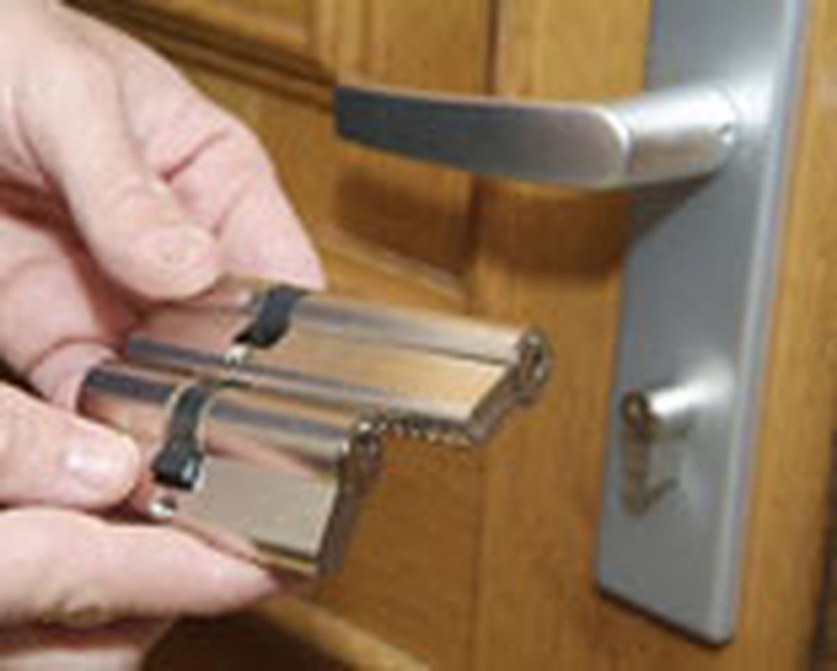 briconsejo 2 0450 Automatizar cerradura existente paso 2