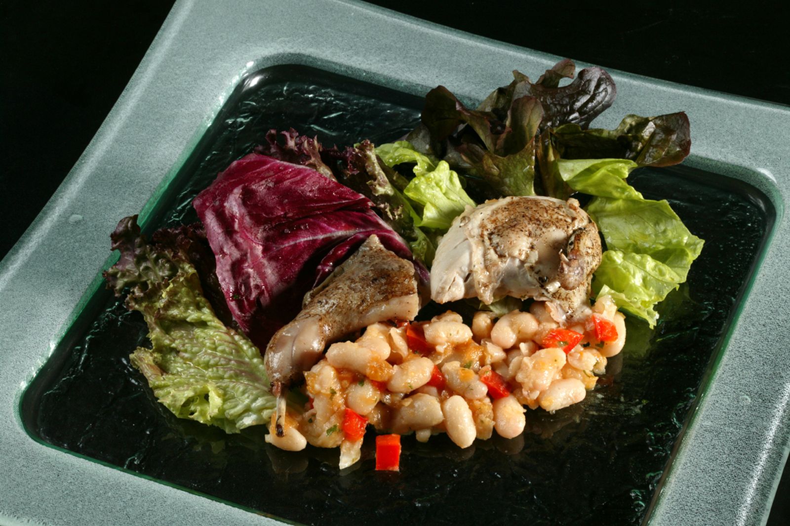 Ensalada de alubia blanca y codorniz