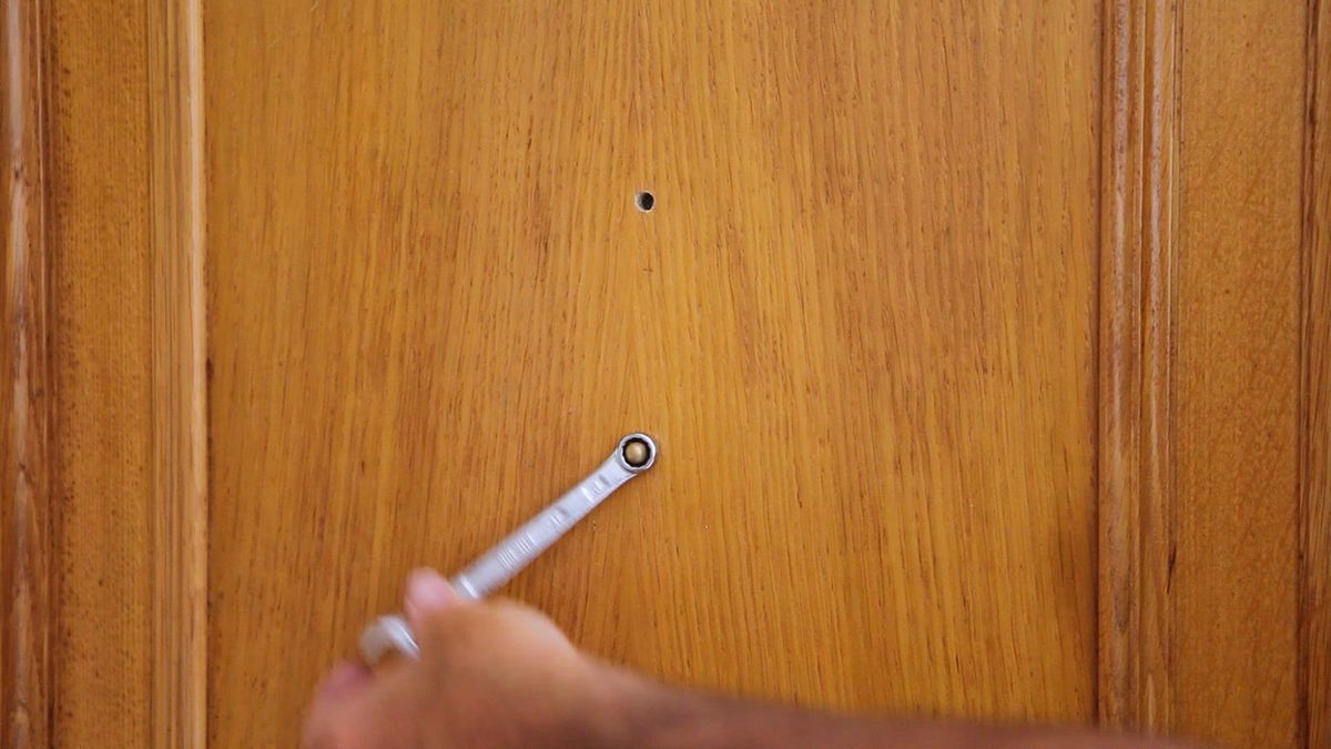 BRIC0_801_instalar una aldaba paso7