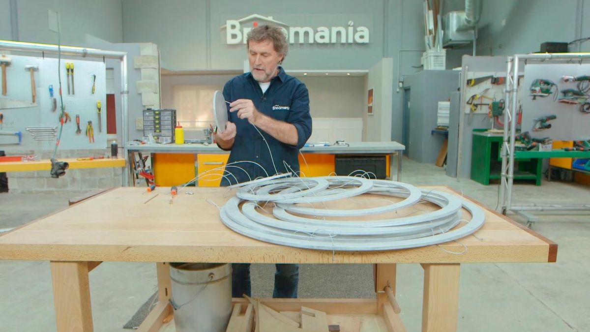 Como hacer un abeto de Navidad con aros de madera paso 9