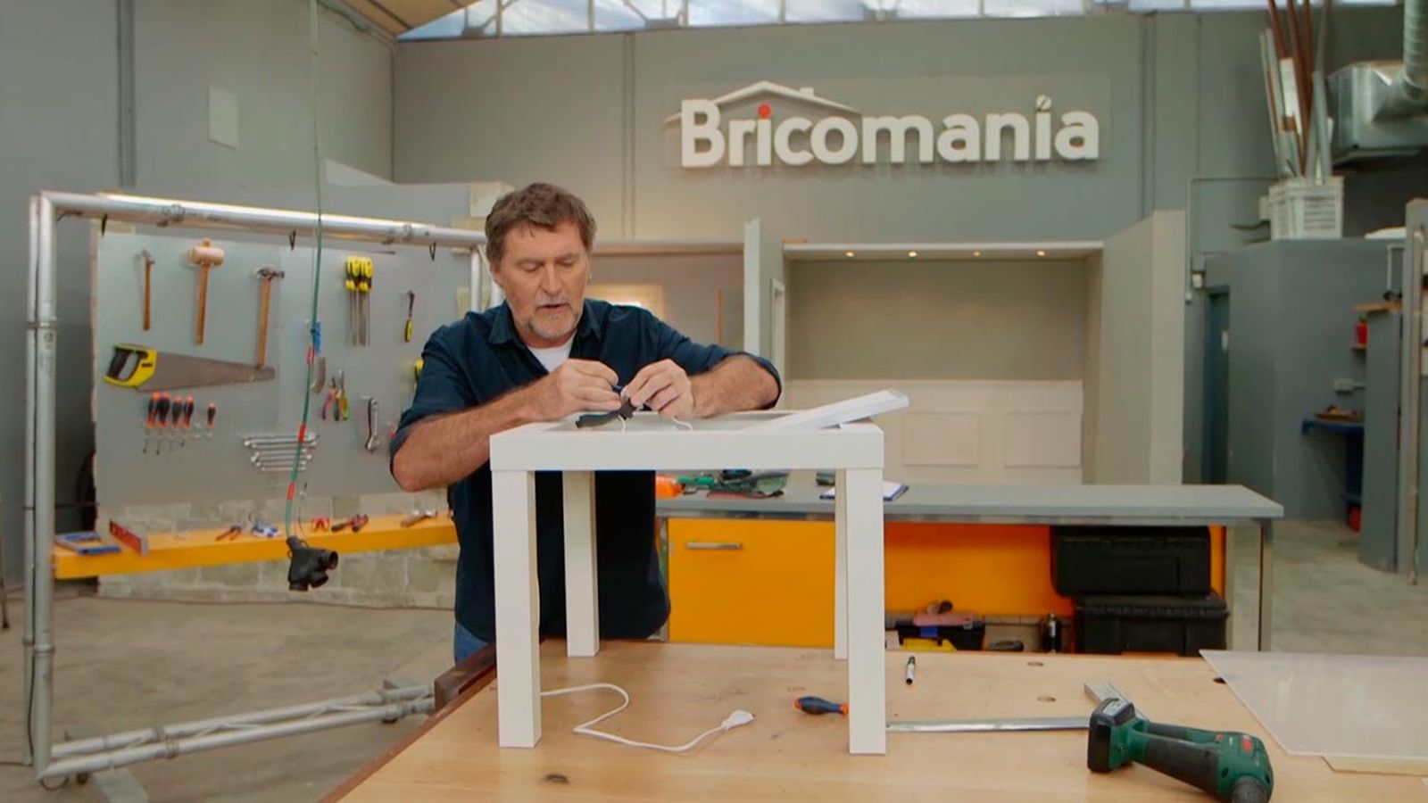 Cómo hacer una mesa de luz paso 9