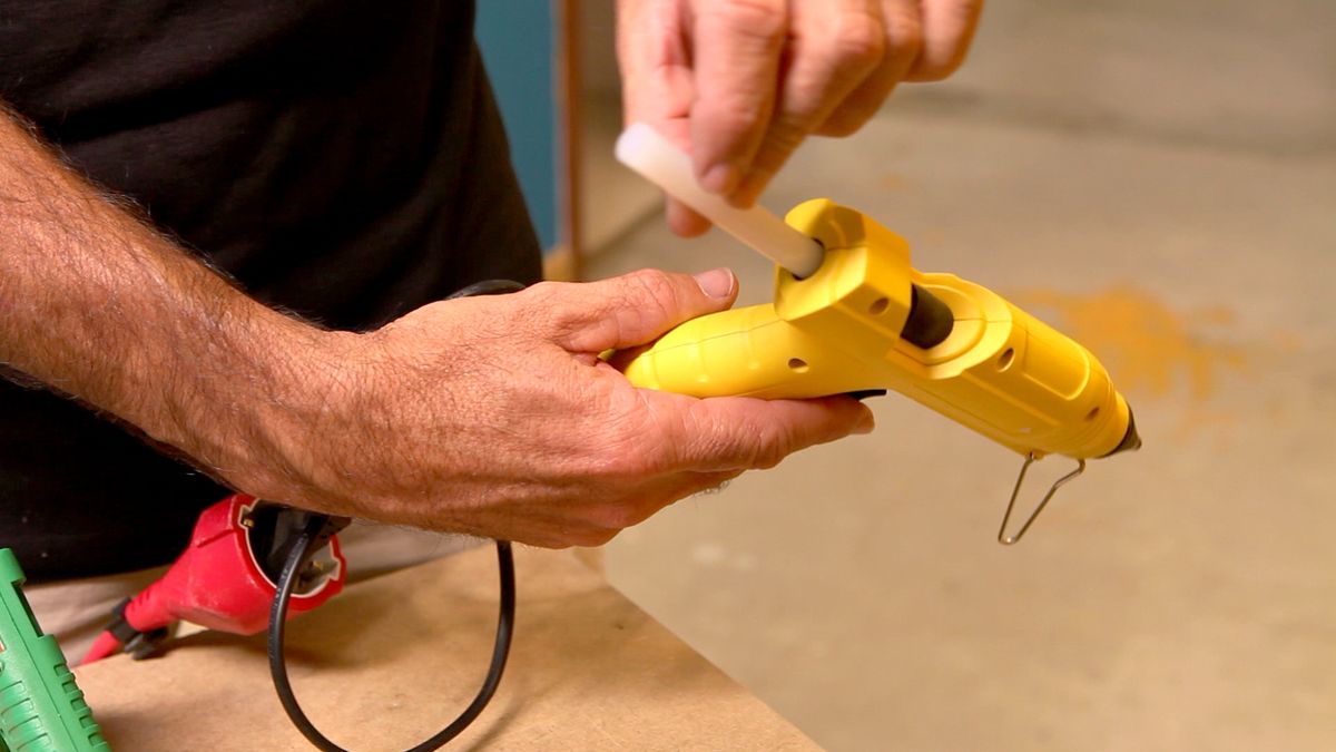 Pistola de cola caliente paso 1