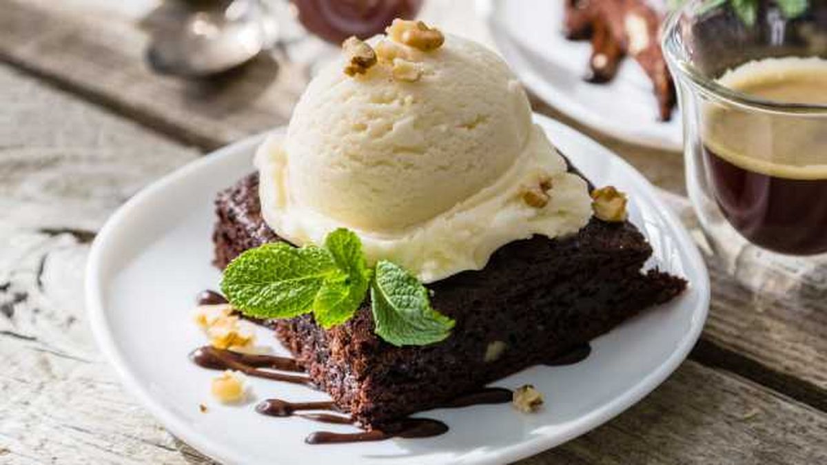 brownie de chocolate con helado