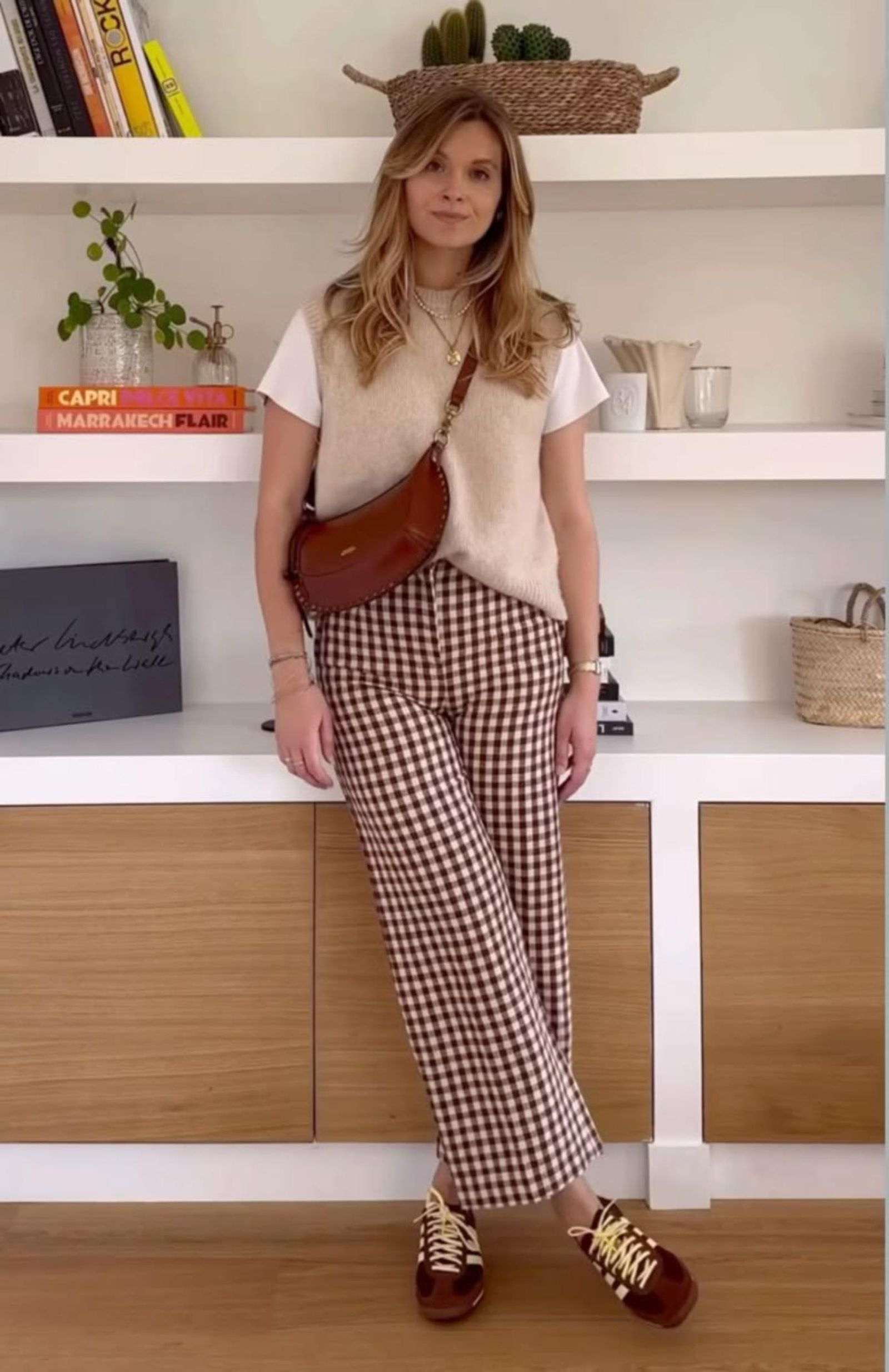 Chaleco con pantalón estampado.