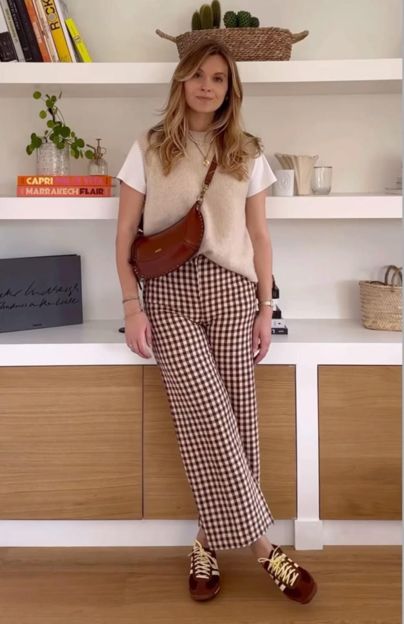 Chaleco con pantalón estampado.