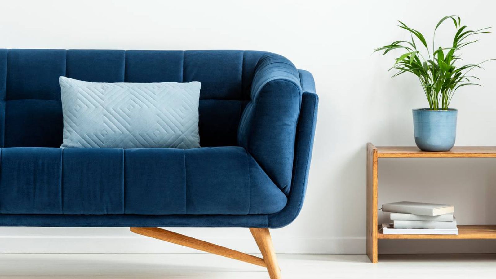 combinar sofa azul